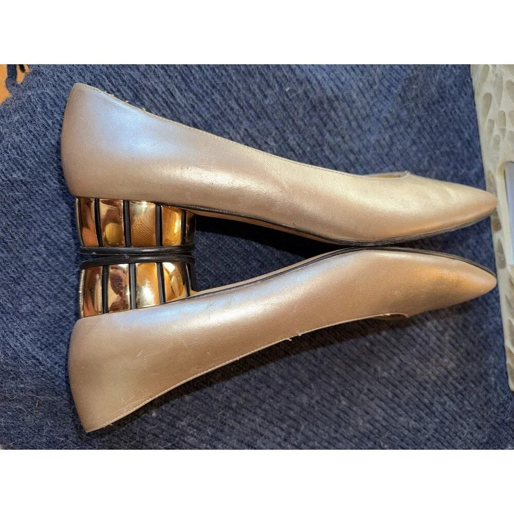 VTG Timothy Hitsman Gold Heels Women 9  Leather Almond Toe  Cute Decorative Heel